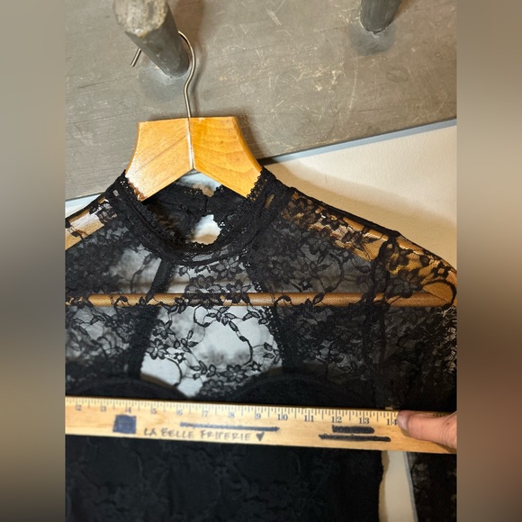 H&M lace dress with hold - Picture 7 of 11